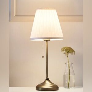 ÅRSTID Table lamp, brass/white.